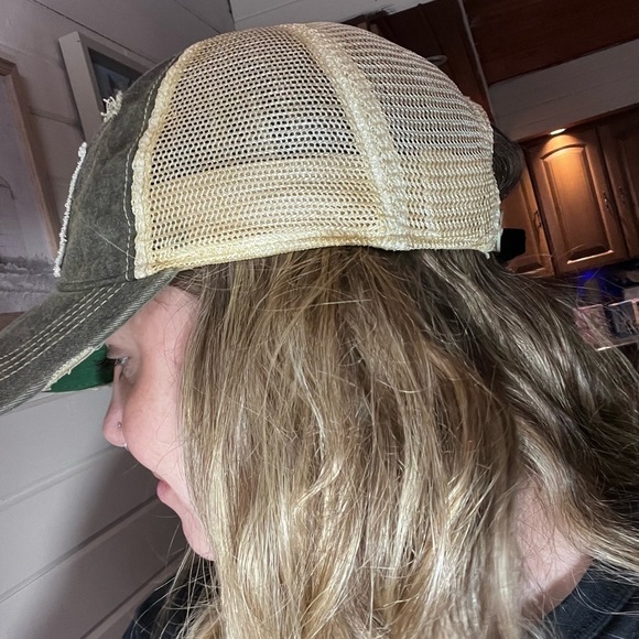 Woman’s hat - Picture 3 of 6